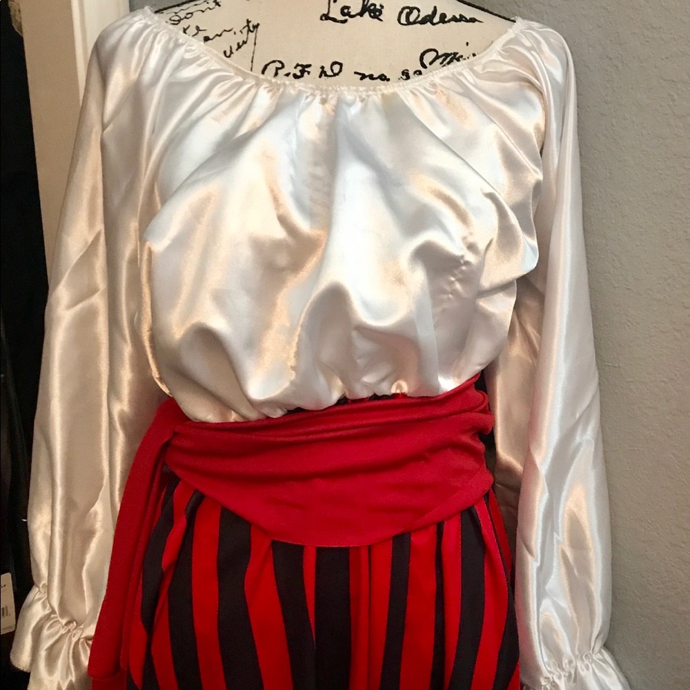 Women's Pirate Costume